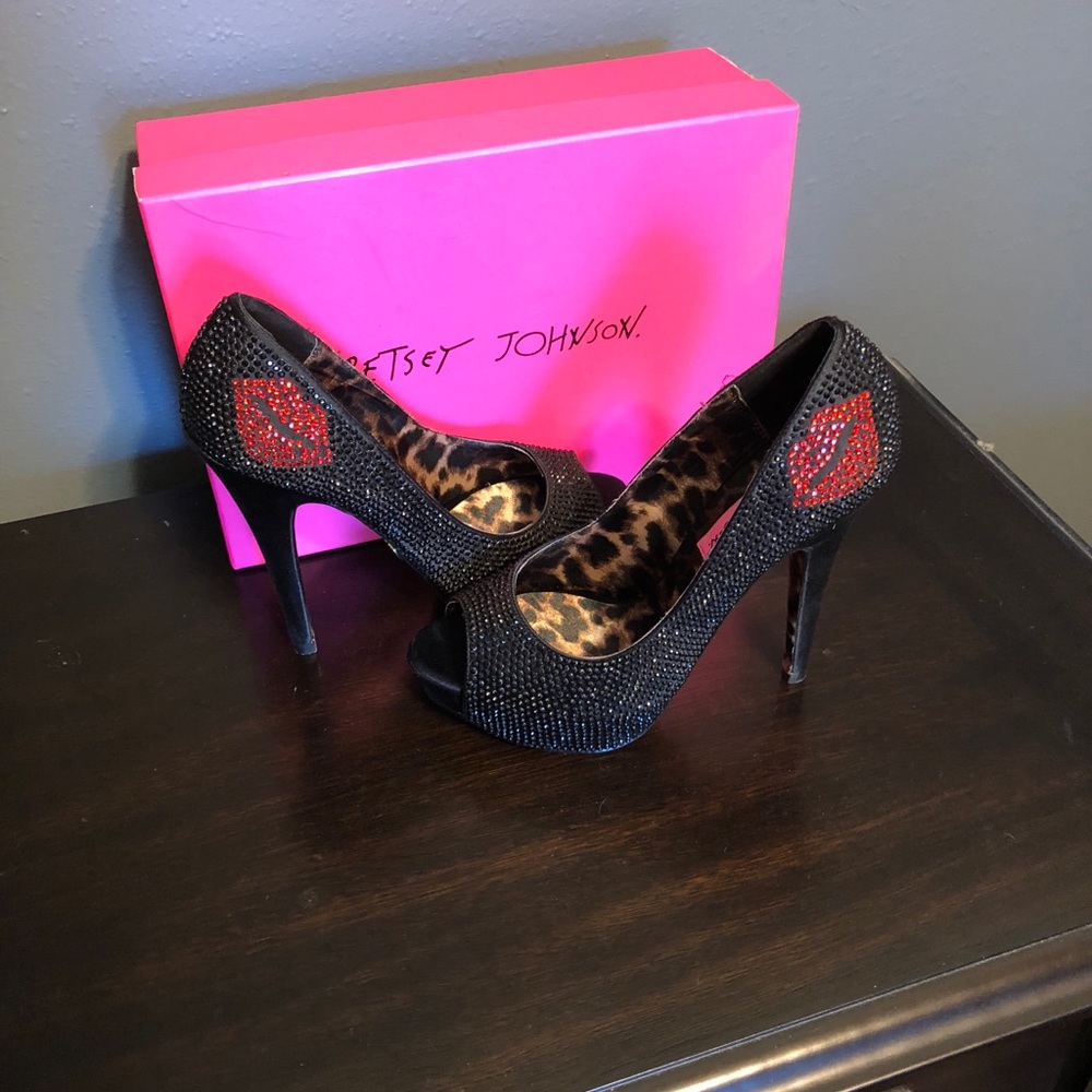 Heels - Picture 1 of 3